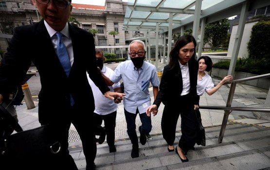 Raajjeygai gina resort thakeh hingaa singapore ge mahujanu Ong ge mahchah 2 dhauvaa eh