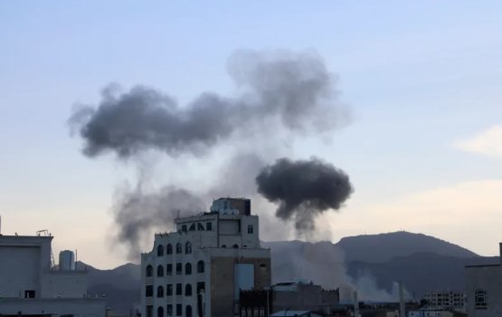 America in Yamanah hamalaathakeh dheefi