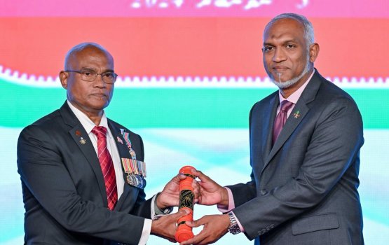 Dhivehi dhaulath ge izzai moosa ali jaleel ah aruvaifi