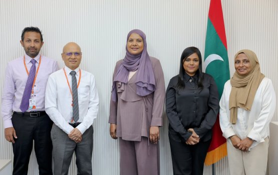 Dhiraagun hurihaa amaan veshi adhi amaan hiyaa thakah foarukohdhenee