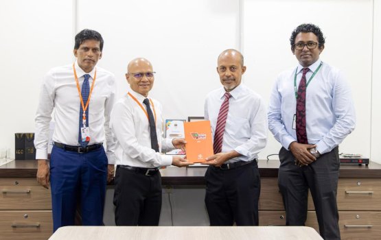 Dhiraagu ge 2025 vana aharu ge calendar launch koffi