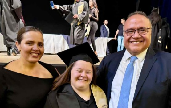 Ana Victoria: mee dhuniyeyge furathama Downs Syndrome lawyer!