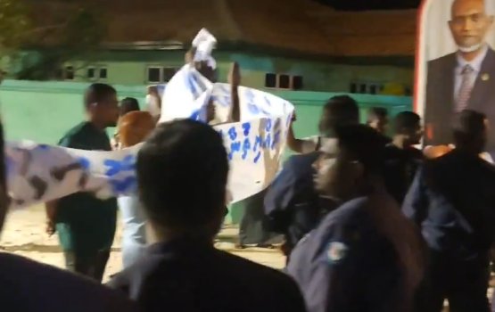 Dhidhdhoo gai raees muizzu aa dhekolhah kuri ihthihaaj ah fuluhun huras'alhaifi