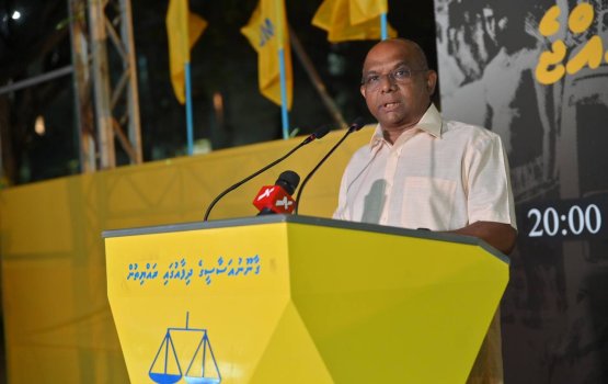 Mi sarukaarakee bahulool sarukaareh kamah rayyithun vanee kanda'alhaafa: Shahid