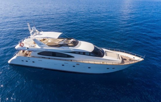 ADK kunfuneege Luxury Yachteh gai roave adiah hingajje