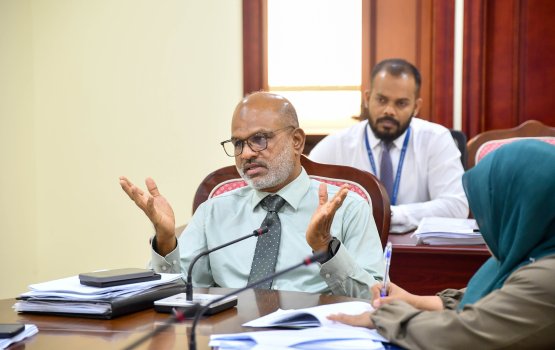 Igthisaadhu rangalhuvaane thaneh ves neh, kharadhu kuda kuraa thaneh ves nufeney: Nazim