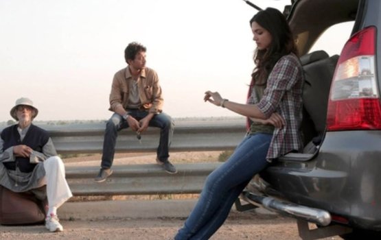 Amitabh aai Deepika ge film 