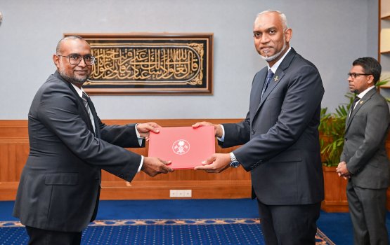 Hanimaadhoo dhaairaa ge kureege membaru Mujuthaz CSC ge membaru kamah ayyan koffi