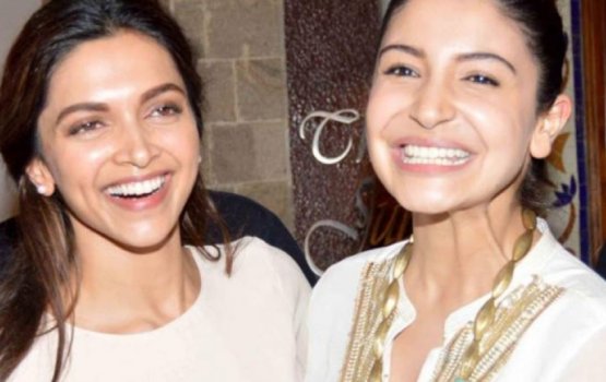 Anushka aai Deepika ge thalhaa folhun feshunee keehve?