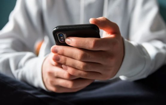 Social Media in nafsaanee gehlun vaa kamah gina furaavaru kudhin ehbas vey: dhiraasaa