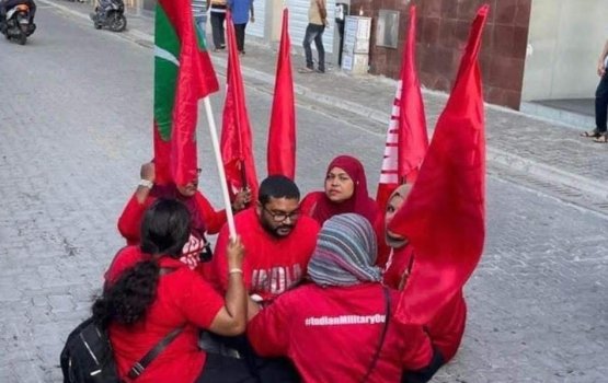 Majeedhee magah evvejje nama muzahara roolhaalaane kamuge inzaaru dheefi