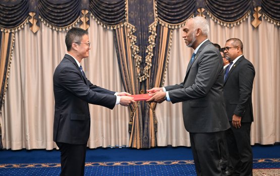 China in Raajje ah ayyanukuri aa safeeru raees ah faiykolhu aruvaifi