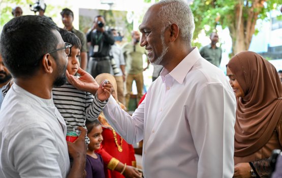 Neydhevey kankamun huriha kuda kudhin dhuruheli kuran azumu kada alhan jehey: Raees