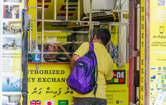 Kalhu baazaarugai agu bodu koh dollar vikkaanama 1 million ruffiyaa ge joorimanaa eh