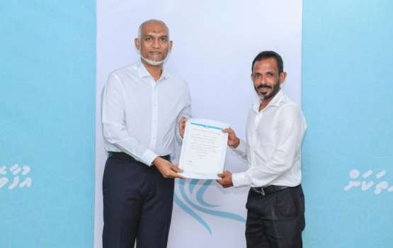 Minivan muassasa ehge membaraku siyaasee harakaaiythakugai