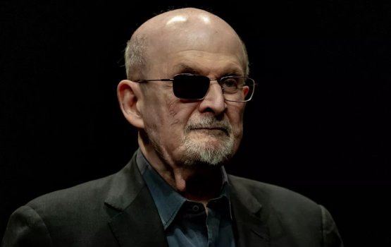 Mashooru liyuntheriya Salman Rushdhee ah hamaladhin meehaa ah 25 aharuge jail hukumeh