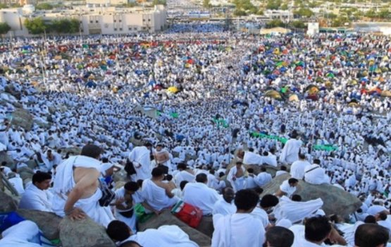 Hajj vumuge naseebu nulibunas hajj dhuvahuge savaab aai dharuma hoadhidhaane!