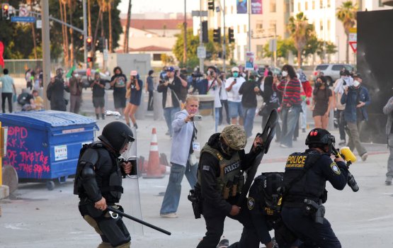 Los Angeles gai kuriahdha muzaahara thakaa gulhigen curfew iulaanu koffi