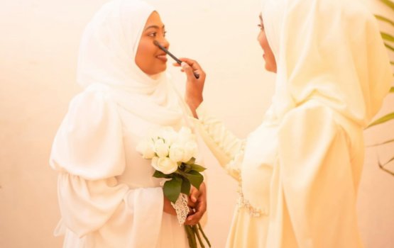 PEOPLE: Anhen kudhinge moonah Midhoo genesdhenee thafaathu ofeh!