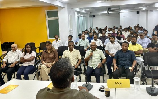 Nasheed anburaa MDP ah gennan gaumee majlis ge memberun thaaeedhu koffi