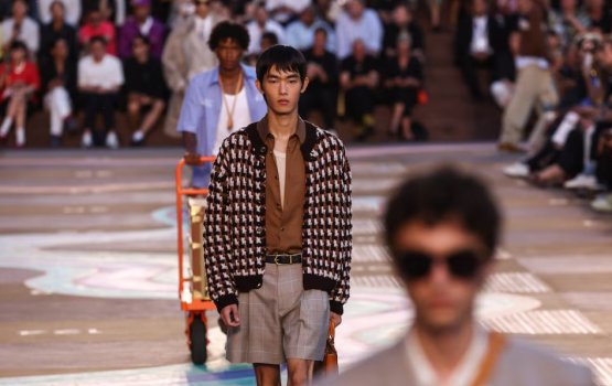 Fashion ge dhuniyeygai India ge nufoozu gadha vanee!