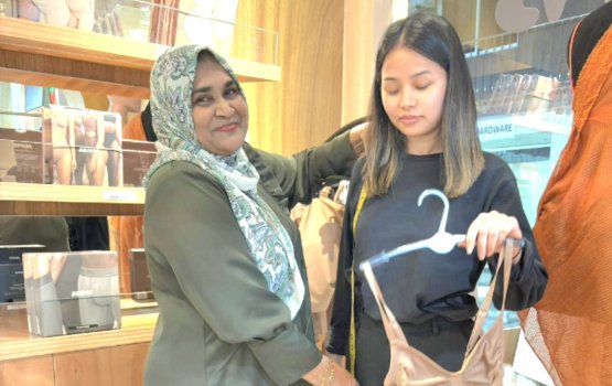 PEOPLE: Niumath: Addu in gina thajuribaathakeh,  Fahaa factory aa vaki nuvevunu!