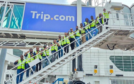 Aa terminal gai beynun kuraa passenger boarding bridge thakah muazzafun thamreenu koffi