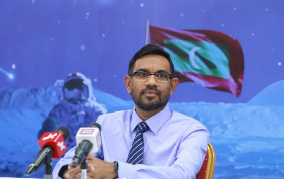 Rajjeyge emme molhethi dharivarun kiyavanee ekasheegen nuva university thakun: Dhirasa