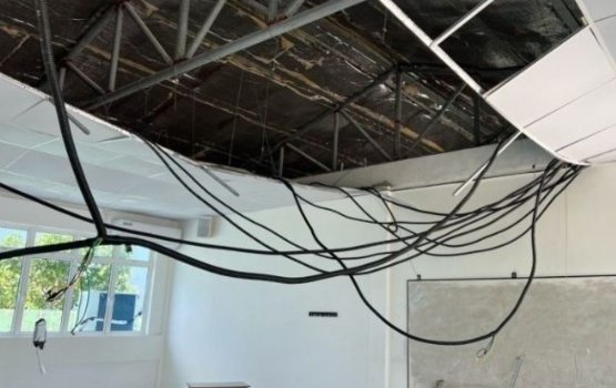 Vashafaru classroom egge ceiling ge baeh vetti 2 dharivarakah aniya vejje