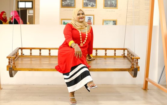 PEOPLE: Rish beynunvanee ageh noon, hinithun vumeh!