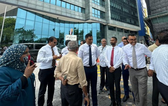 2 vana faharah dhiumun ves MDP memberunnah Governor aa bahdhalu nuvi