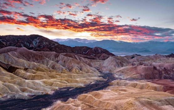 Death Valley: Gadha hoonaa eku ves ethah haas bayaku ziyaarai kuraa manzileh!
