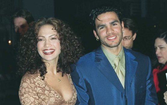 JLo ge furathama kaiveni roolhunee mihenve!