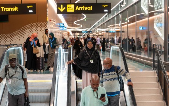 Aa terminal gai kein buimuge khidhumai dhey than than Costa coffee hingaa kunfunyah dhenee