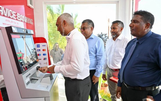 B. Atholhu ge meehun dhiriulhey hurihaa rasheh gai mi hafthaa gai ATM bahattanee