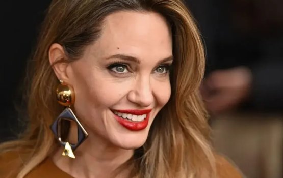 America dhookoh Angelina ehen gaumakah badhalu vanee?