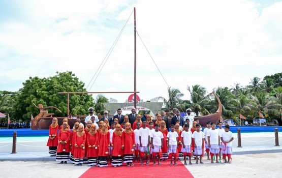 Gaumiyyathah hidhumaiy kurumuge haassa sharaf Utheem rayyithunnah aruvaifi