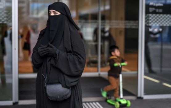 Sharuee dhaairaa ge muvazzafun moonu buruga elhun huhdha koffi