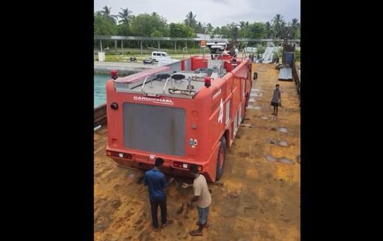Fuvahmulak airport oporation ah gennan addu in fire lorry eh gendhanee
