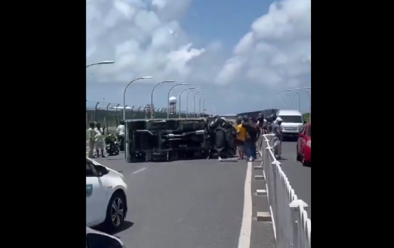 Highway gai nurakkaatheri accident eh, 3 meehakah aniyaave faruvaadhenee 