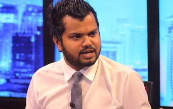 Shauthu thakaa eku Hussain bandhun dhookollaifi