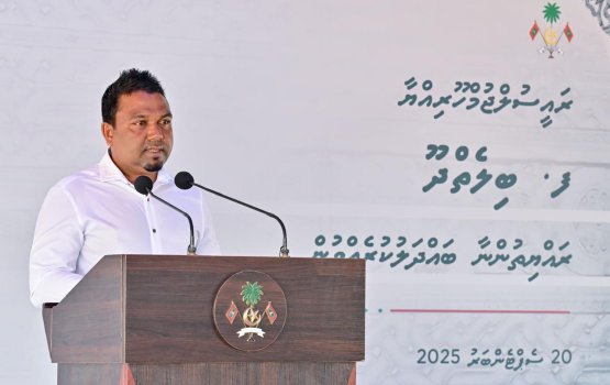 Raees Muizzu akee ATM dhonbe kamah bilehdhoo dhaairaage MP Aslam vidhaalhuvejje