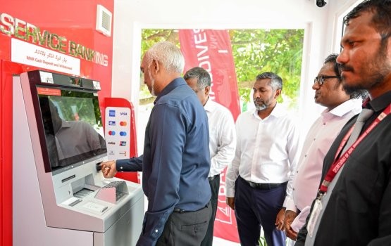 Adh. atholhu ge meehun dhiriulhey hurihaa rasheh gai ATM ge hidhumaiy gaaimu kuranee