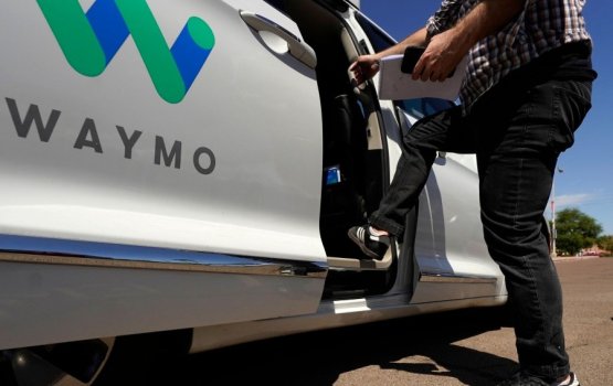 Driver akaa nulaa dhuhvaa automatic taxi thah London ge magu thakah annanee!