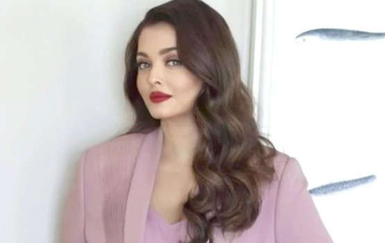 Aishwarya dhookohli kaamiyaabu baeh film thah!