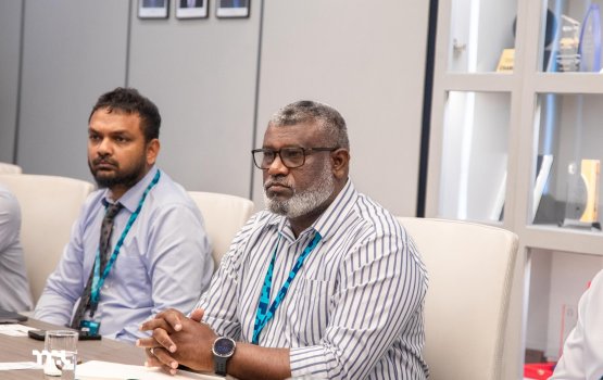 Kolhuvetti ge captain ge athugai ulhandhu dhuvvumuge license eh neiy: MPL