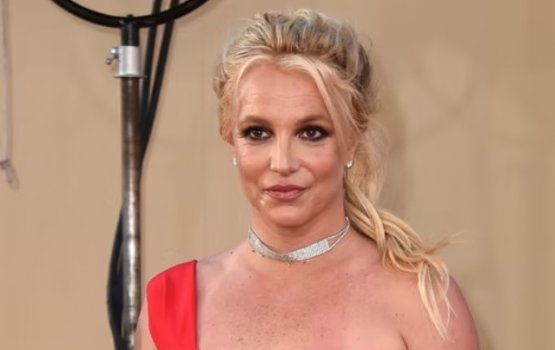 Britney mifaharu fenunee Kim aai Khloe aa ekugai!
