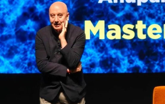 Lifetime Achievement Award gabooleh nukuraanan: Anupam