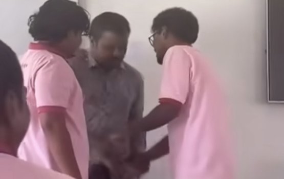 High School maaramaaree aa guljhigen dharivaru ves suspend kohfi