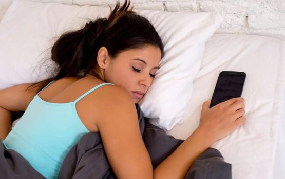 Nidhaa iru kaireegai phone beyhvun huhtaalan jehey!